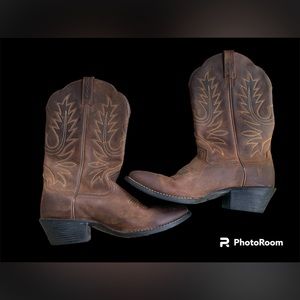 Ariat Heritage Round Toe Western Boots - Women’s Leather Cowgirl Boots size 7B